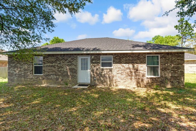 Building Photo - 515 Grand Ridge Dr