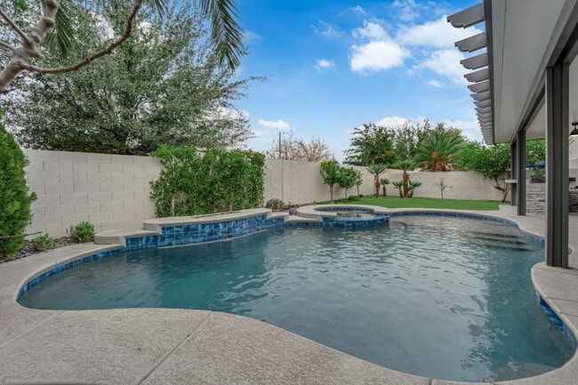 Building Photo - 4319 N Thunder Twice St