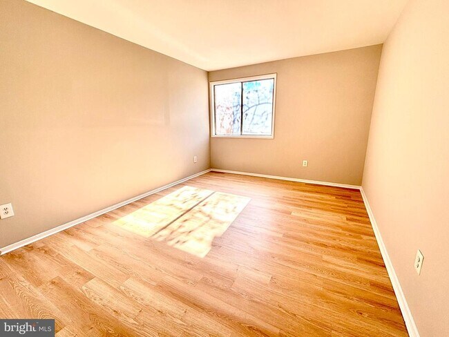 Building Photo - 546 Wilson Bridge Dr