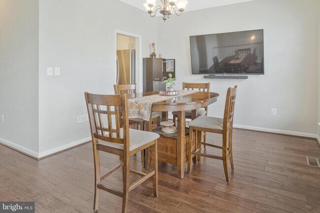 Building Photo - 22438 Maison Carree Square