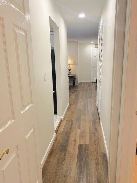 Building Photo - 328 Sierra Vista Ln