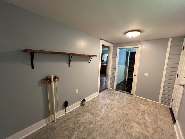 Building Photo - 384 Norvell Rd