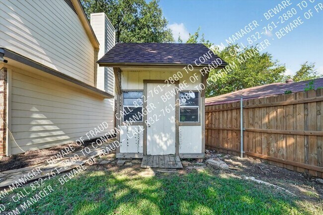 Building Photo - 593 King Cir