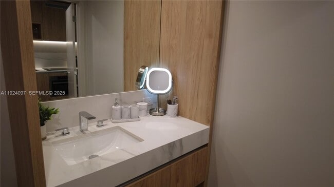 Building Photo - 11 NE 6th St