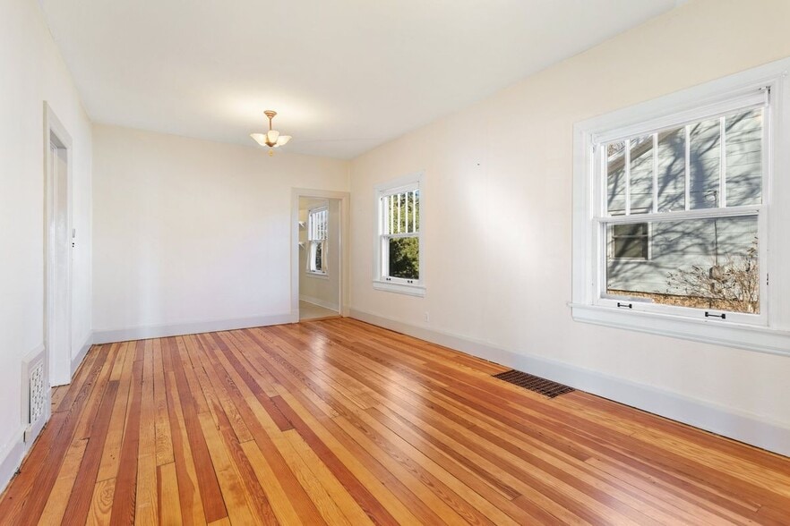 Building Photo - 416 E Espanola St