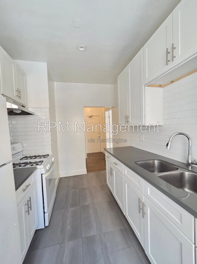 Building Photo - 1825 Ivar Ave