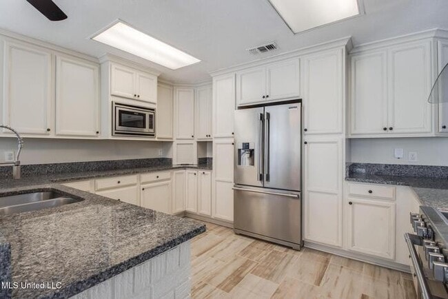 Building Photo - 22530 Saucier Lizana Rd