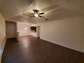 Building Photo - 106 N W Pk Dr