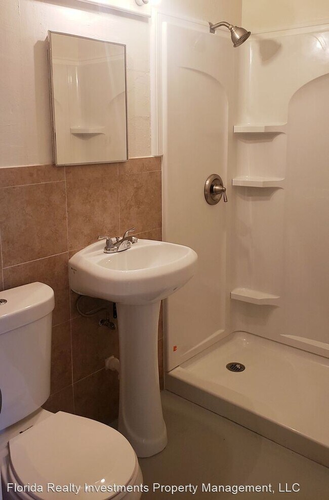 Building Photo - 827 E University Blvd