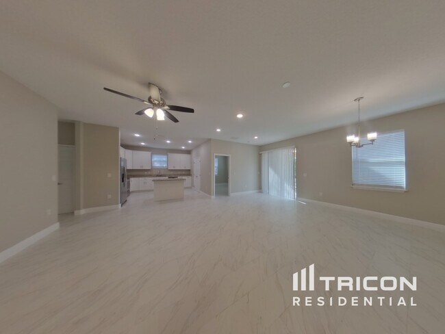 Building Photo - 719 4th Ave N