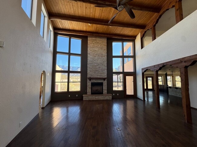 Building Photo - Glenwood Hills Luxury Home