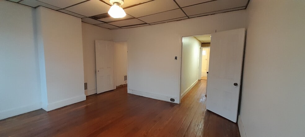 Building Photo - 421 McClellan St