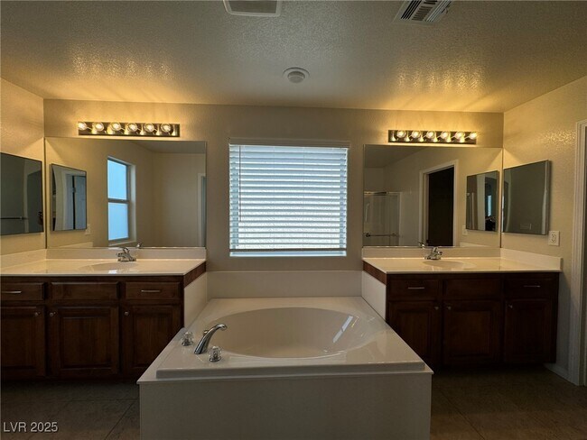 Building Photo - 9048 Winchester Ridge St