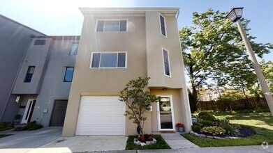 Building Photo - 1924 N Woodley St