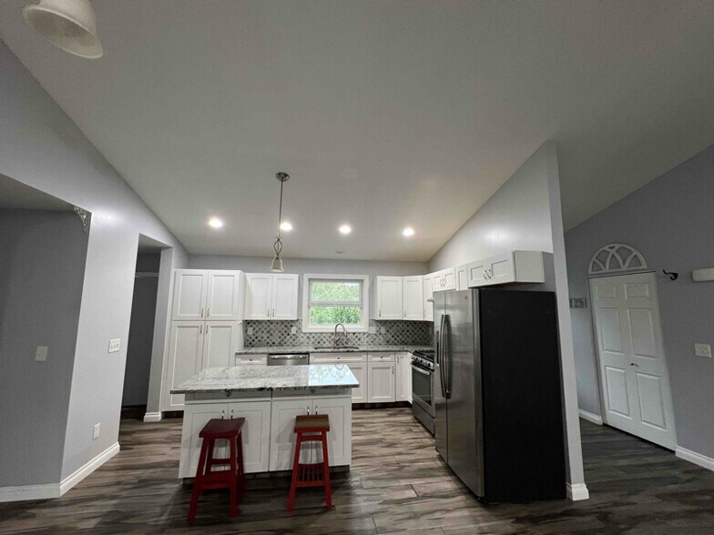 Building Photo - 6126 Jeffrey Pl