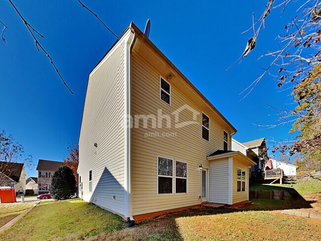 Building Photo - 240 Mott Rd