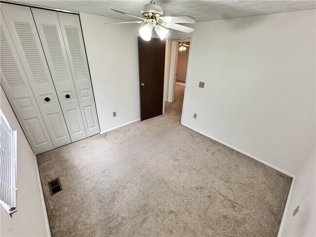 Building Photo - 100 Roswell Farms Ct