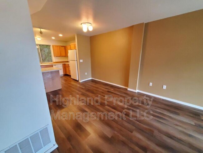 Building Photo - 322 NE Whitman St