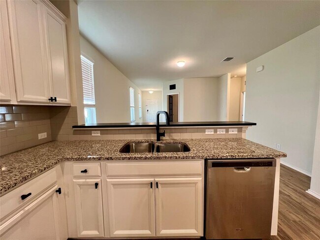 Building Photo - 220 Pepperbark Loop