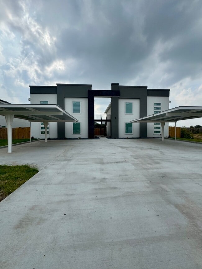 Building Photo - 617 N Delaware St