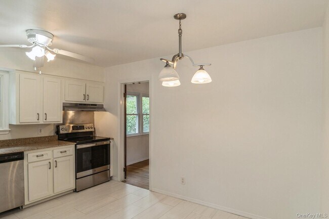 Building Photo - 22 Central St