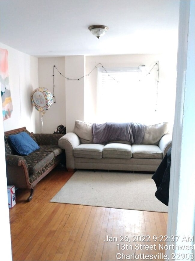 Building Photo - Heart of UVA 13th St  4 BR, 2.5  Bath house within walking distance of UVA