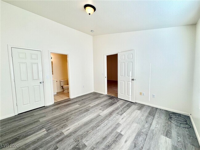 Building Photo - 1070 S Potro Ave