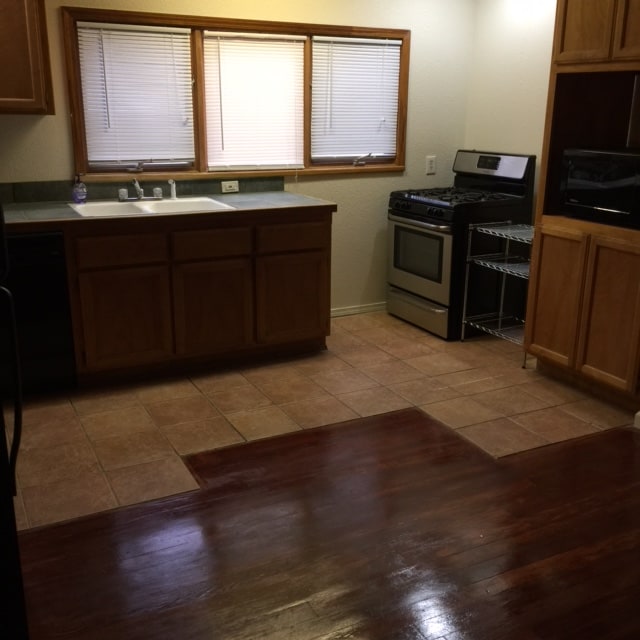 Building Photo - *RESERVE FOR SUMMER 2026* 5 Bedroom 3 Bath Chico Charmer