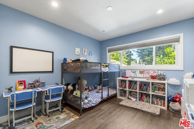 Building Photo - 14034 Valerio St