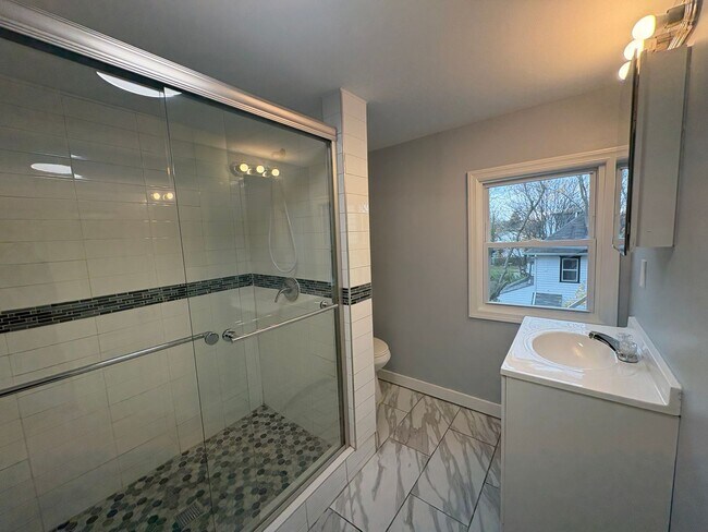 Building Photo - 347 Norwood Ave