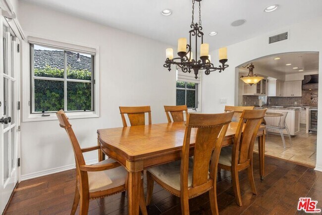 Building Photo - 1024 25th St