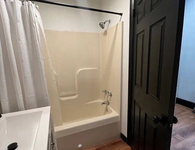 Building Photo - 31 W James St