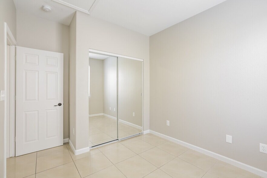 Building Photo - 8139 W Ficus Dr