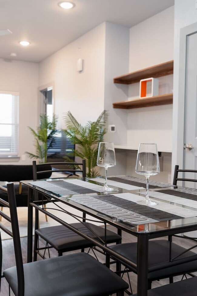 Building Photo - 3930 Westcliff Rd