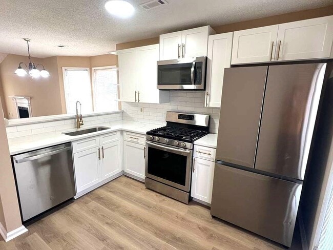 Building Photo - 7941 Creekstone Way