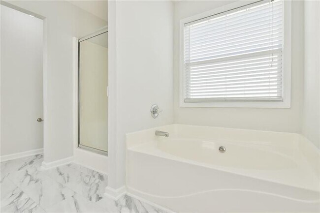 Building Photo - 2694 Winslow Ridge Dr NE