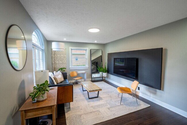 Building Photo - Spacious 4-Bedroom Home with Modern Amenit...