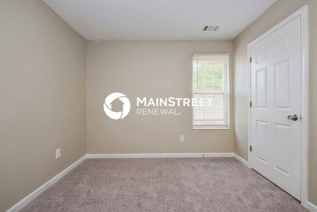 Building Photo - 4 Bedroom Pet-Friendly Home in Lithonia, GA with Main Street Renewal