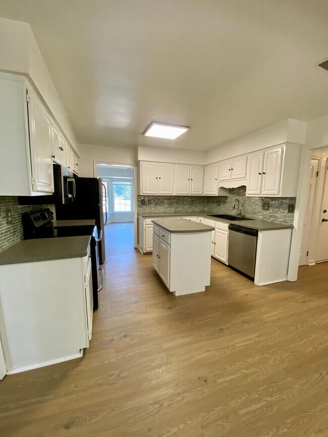 Building Photo - Wesleyan Pines