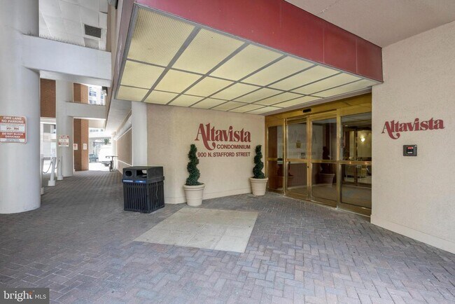 Building Photo - 900 N Stafford St