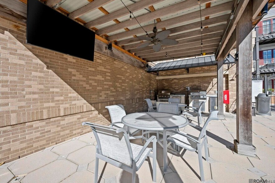 Building Photo - 7707 Bluebonnet Blvd