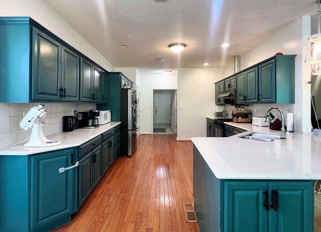 Building Photo - 5BD/3BA spacious house close to Purdue Uni...