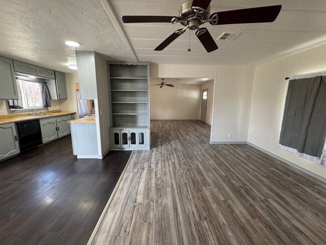 Building Photo - Manufactured home in Lemmon Valley- 3-bedroom 2 bath, huge yard! Pet friendly!