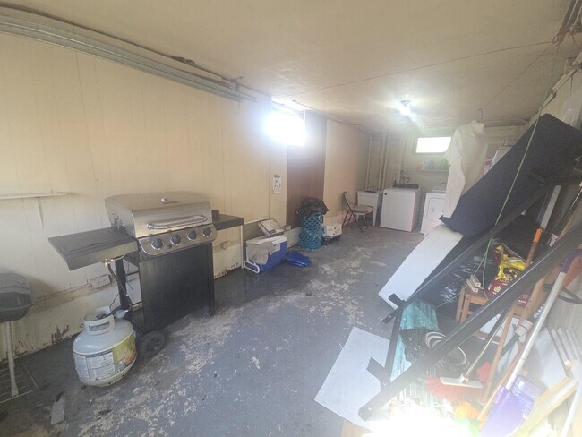 Building Photo - 1410 45th St