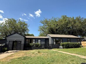 Building Photo - Home For Rent in SW Ardmore!