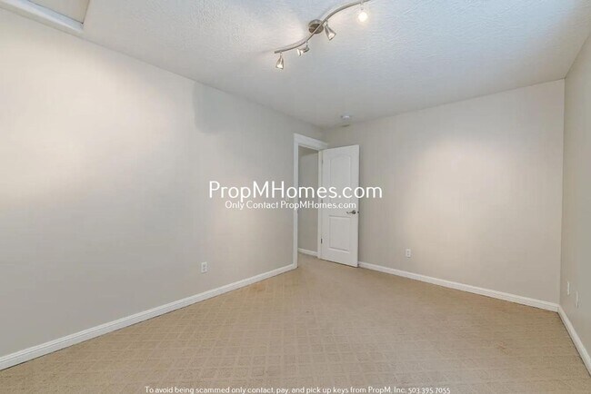 Building Photo - Gorgeous Three Bedroom Home in Centennial!