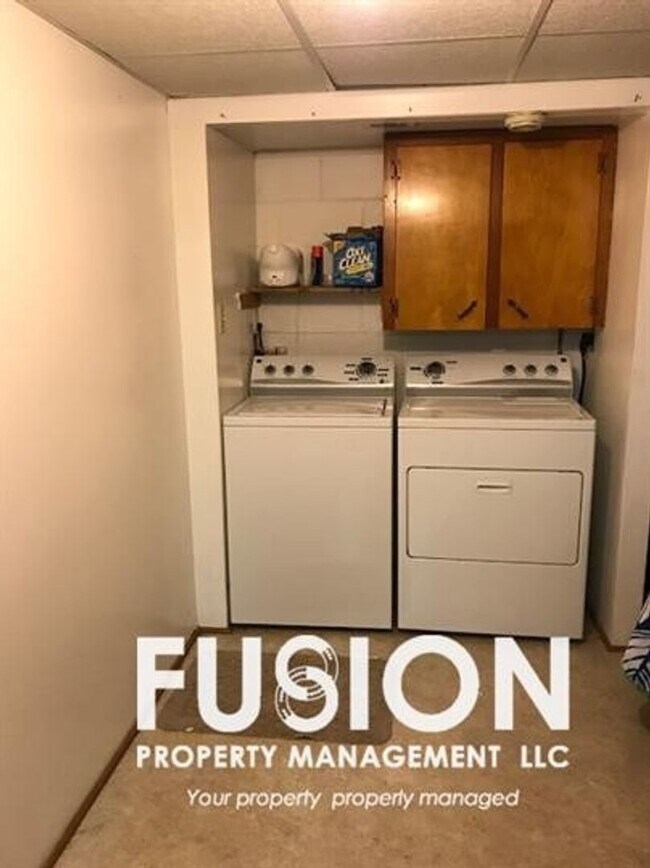 Building Photo - Spacious 3-Bedroom Home with POOL, Garage & Fenced Yard – New North End