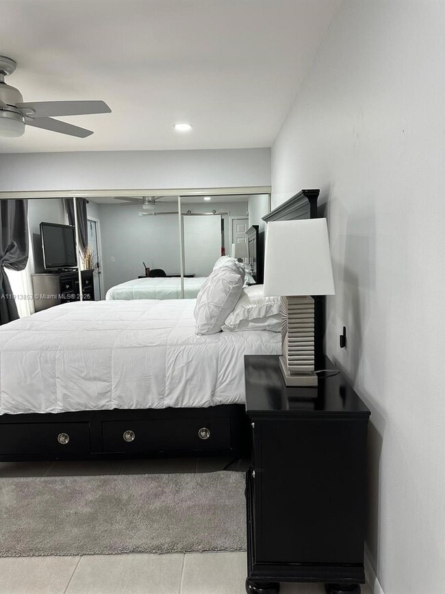 Building Photo - 5169 Lakefront Blvd