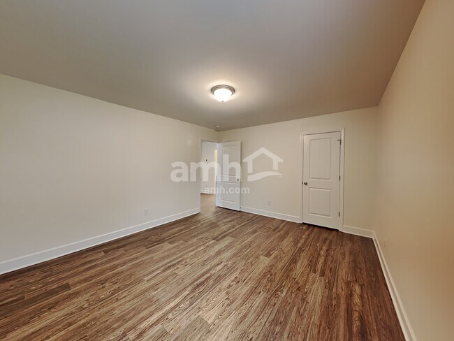 Building Photo - 3024 Esquire Dr