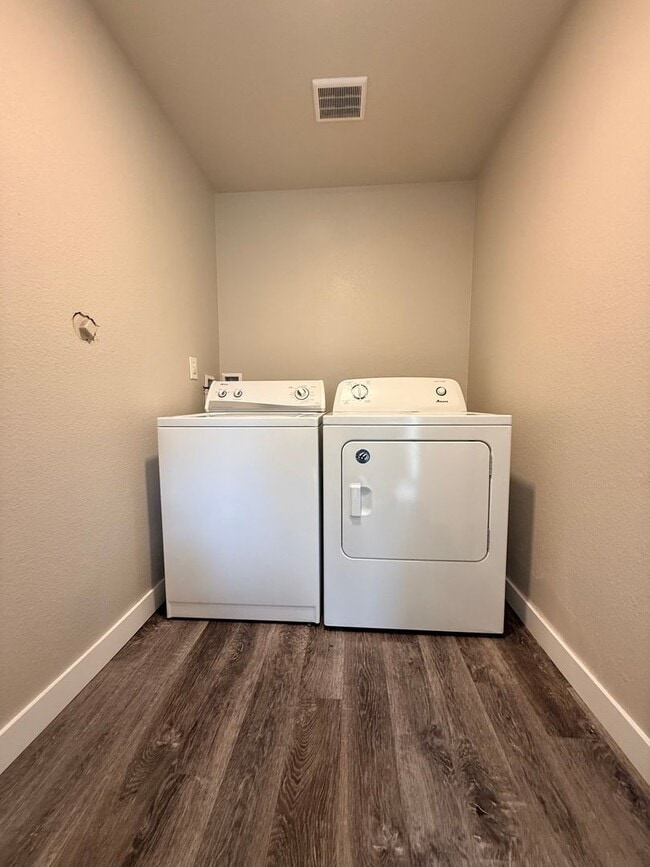 Building Photo - VASU**908